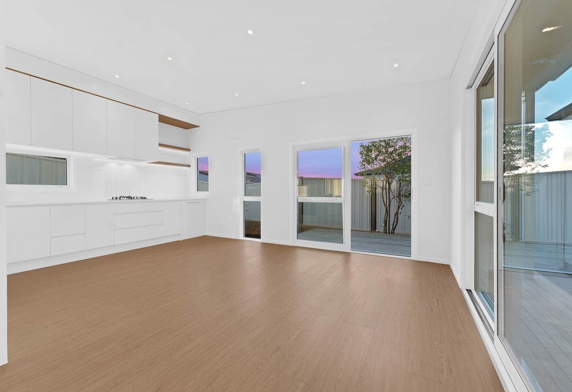 60D Lewisham Street, Highland Park, Auckland - Carousel 1
