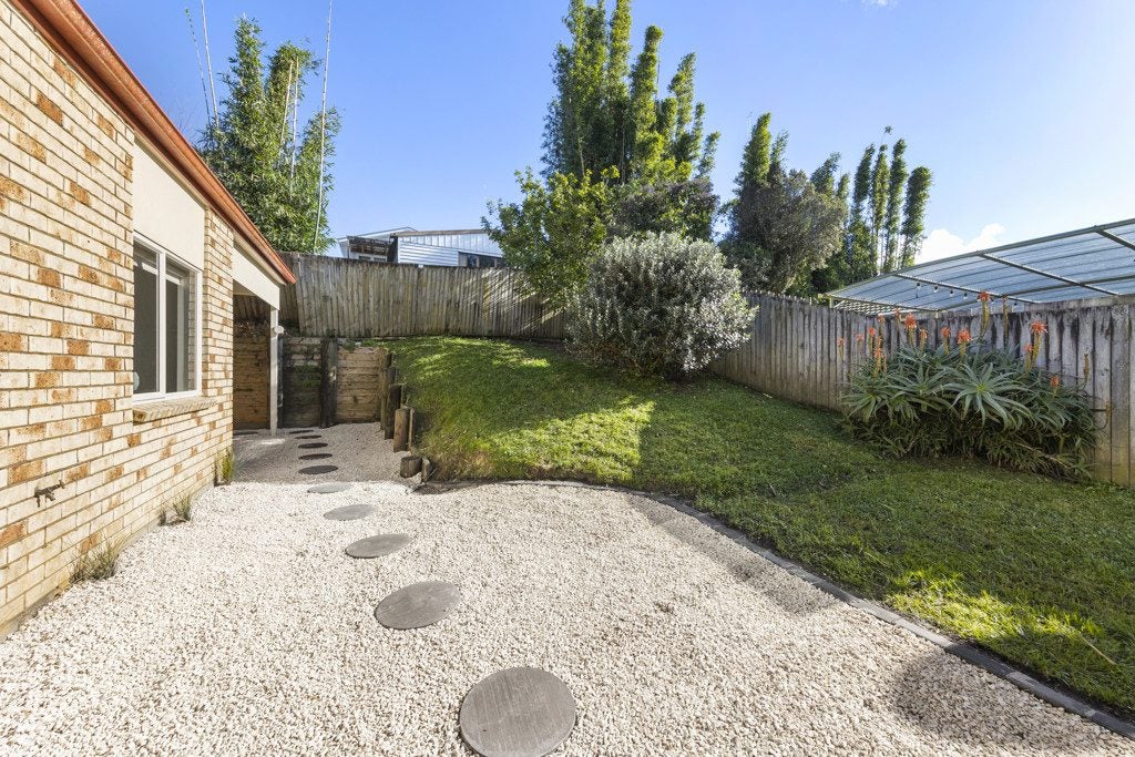 37 Kona Crescent, Henderson, Auckland - Carousel 21