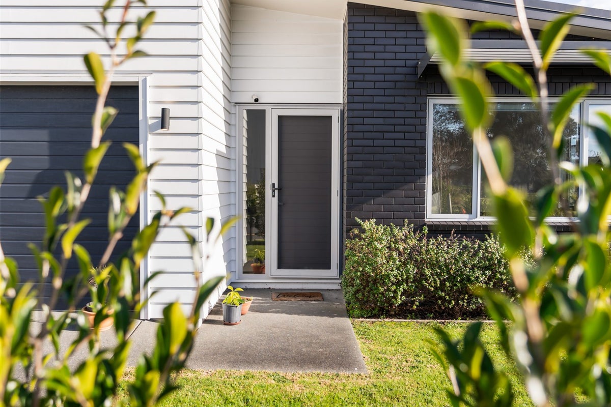 61 Te Napi Drive, Takanini, Auckland - Carousel 2