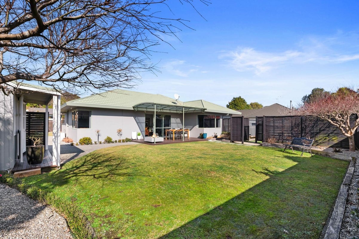 14 Capricorn Place, Kawaha Point, Rotorua - Carousel 2