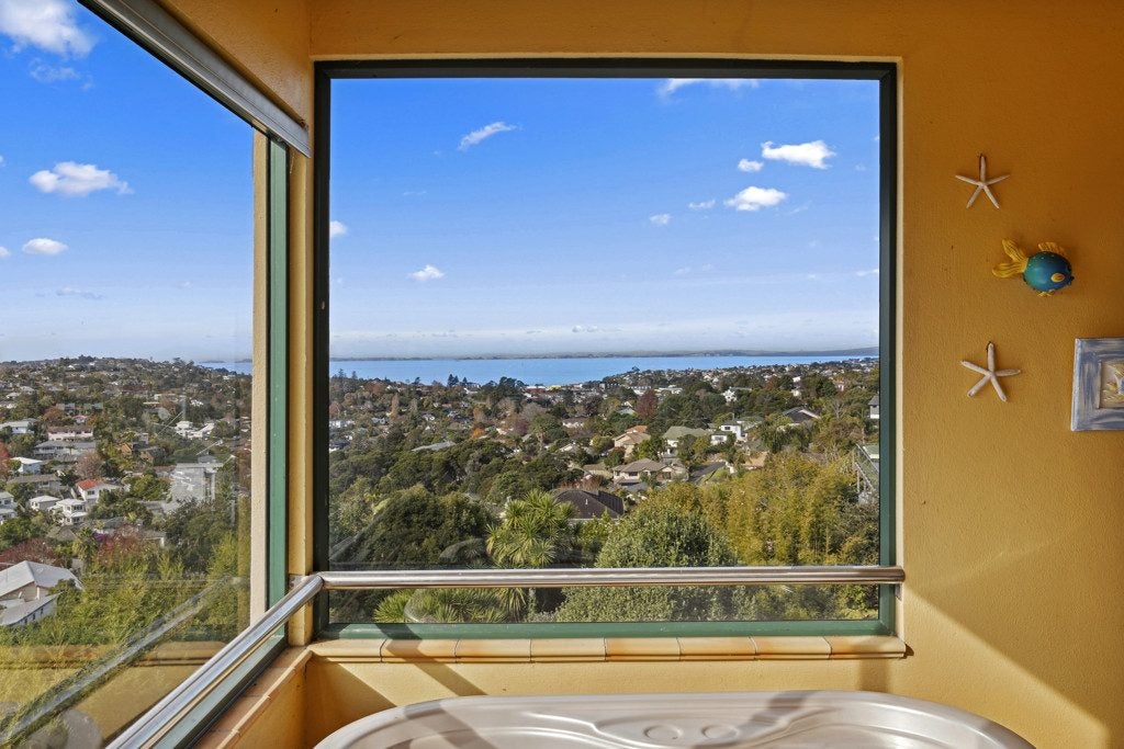801 East Coast Road, Northcross, Auckland - Carousel 1