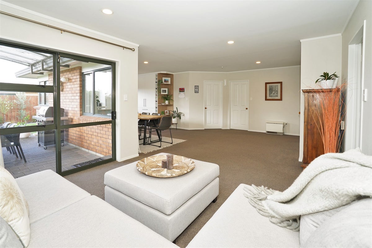 38 MacMurdo Avenue, Glenview, Hamilton - Carousel 2