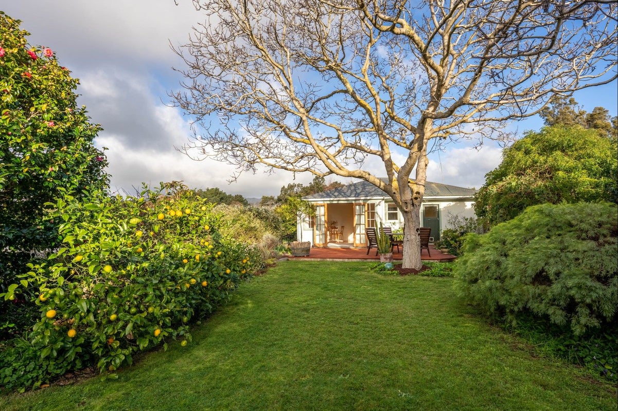 8 Toroa Road, Otaihanga, Paraparaumu - Carousel 1