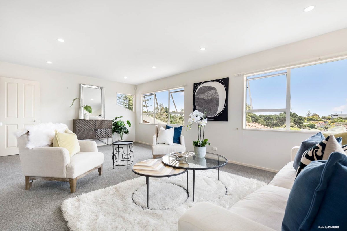 2/7 Delamare Court, Sunnynook, Auckland - Carousel 2