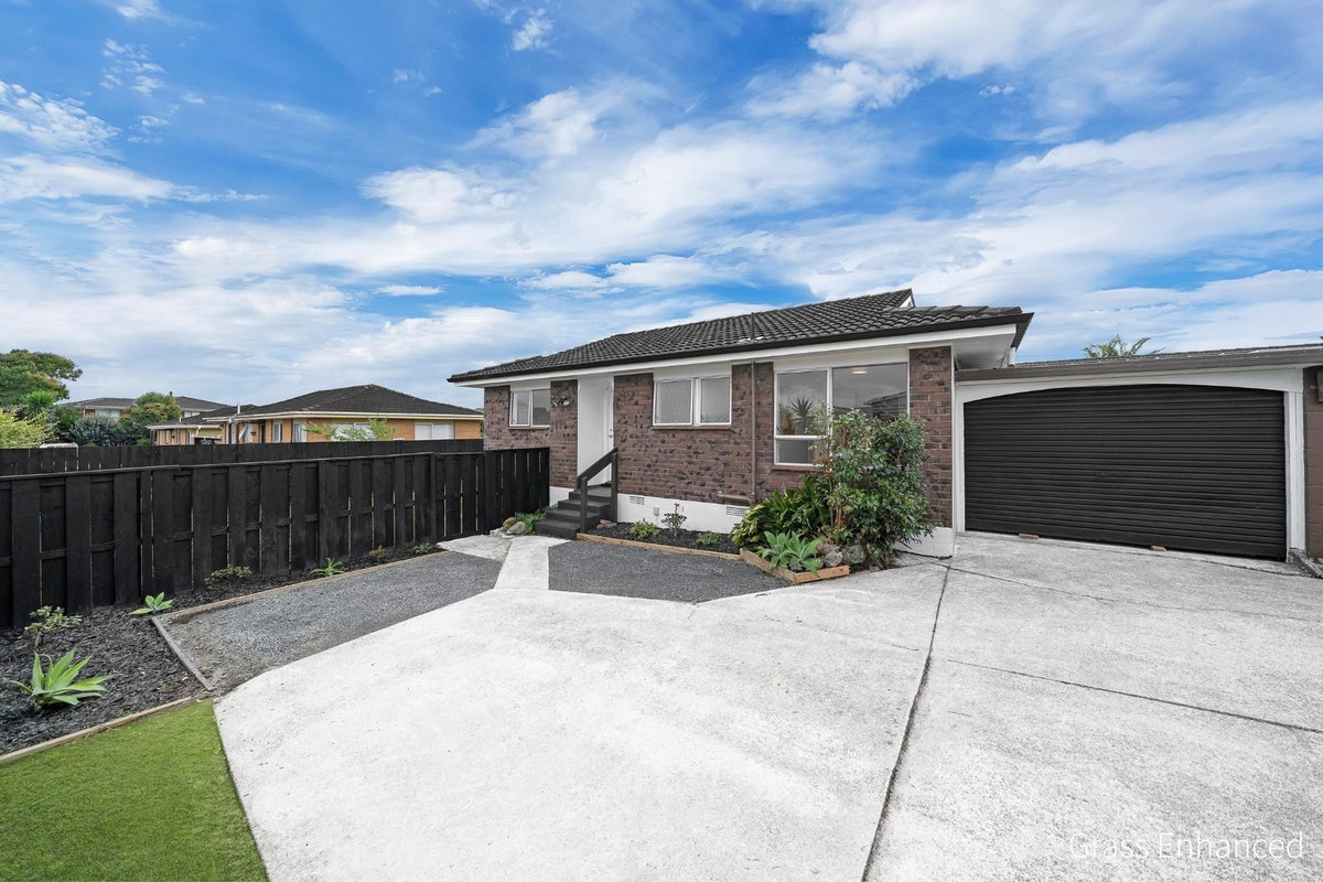 2/37 Blacklock Avenue, Henderson, Auckland - Carousel 26