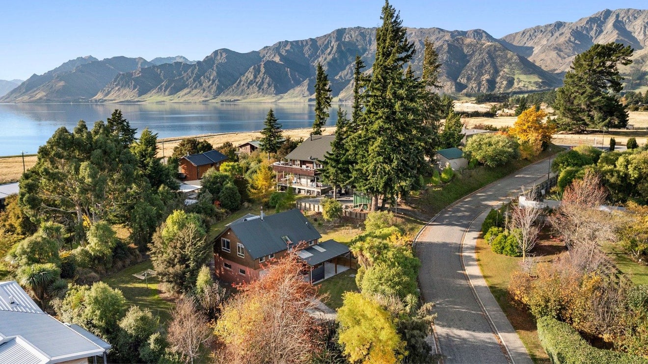 8 Drake Place, Lake Hawea - Carousel 2