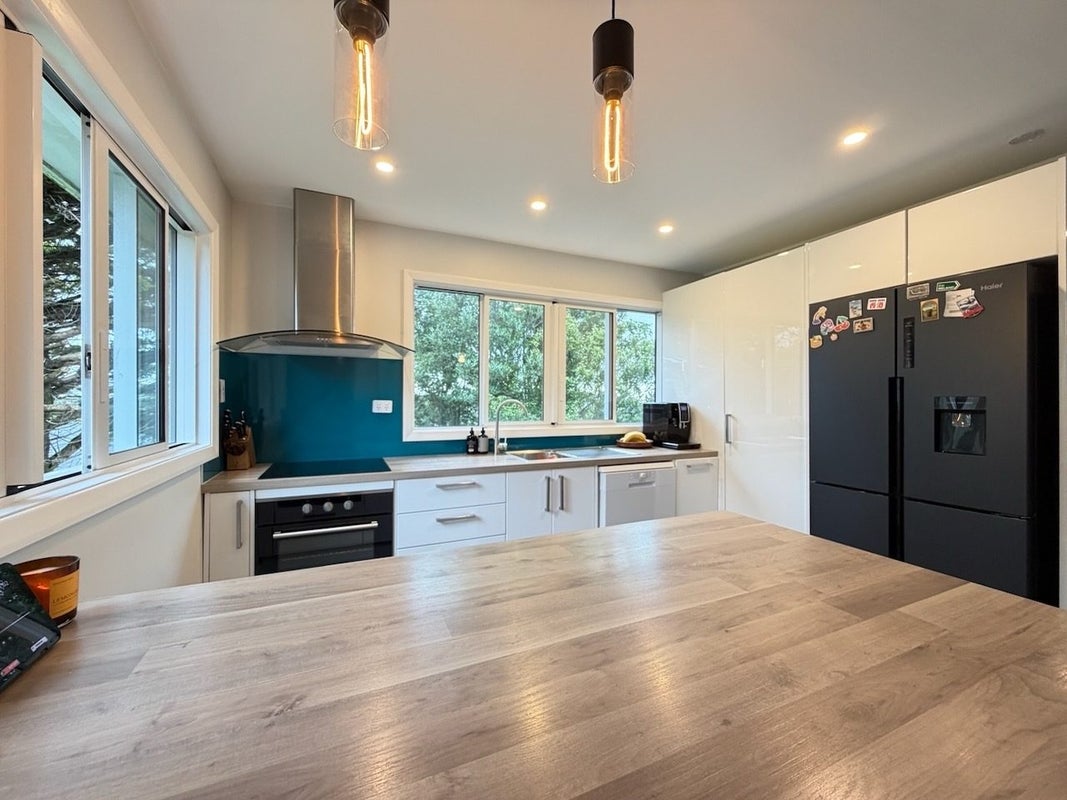 98 Glanmire Road, Newlands, Wellington - Carousel 2