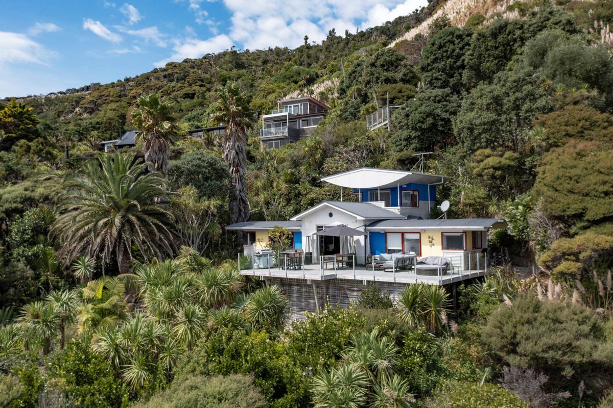 35 Piha Road, New Lynn - Carousel 2