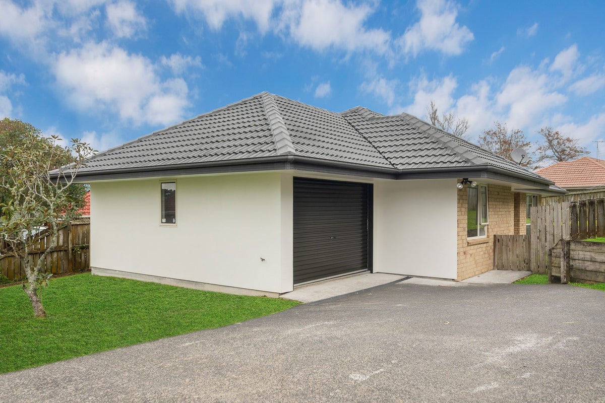 17 Cretian Crescent, Henderson, Auckland - Carousel 23