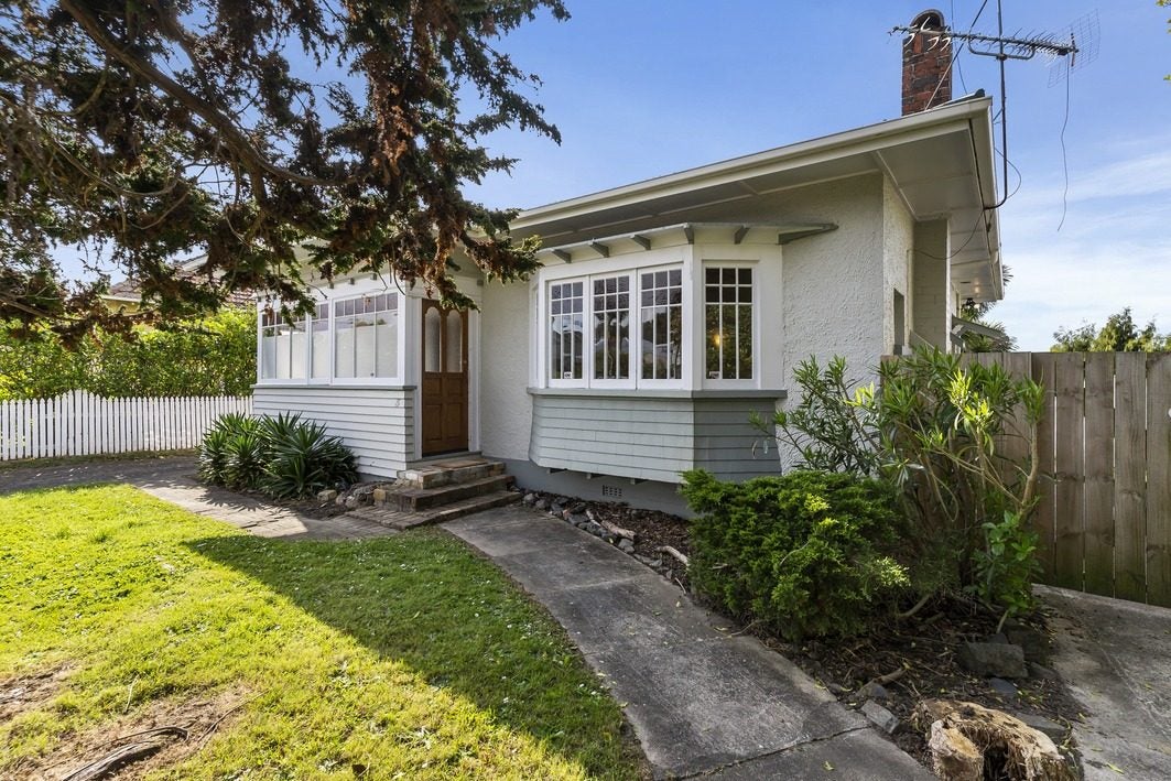 5 Riro Street, Point Chevalier, Auckland - Carousel 2