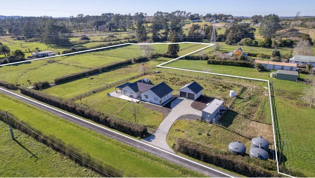 32 Brookvale Lane, Taupaki, Henderson - Carousel 2