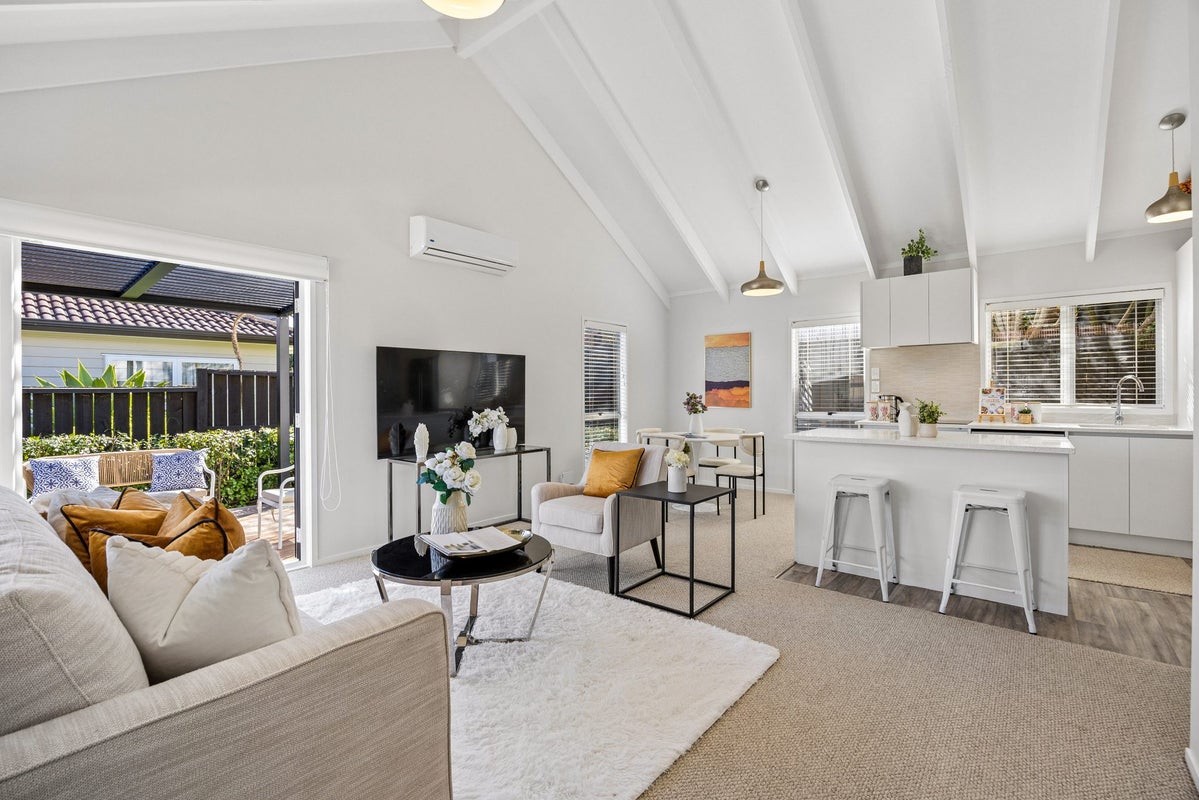 16C Cairngorm Place, Highland Park, Auckland - Carousel 2