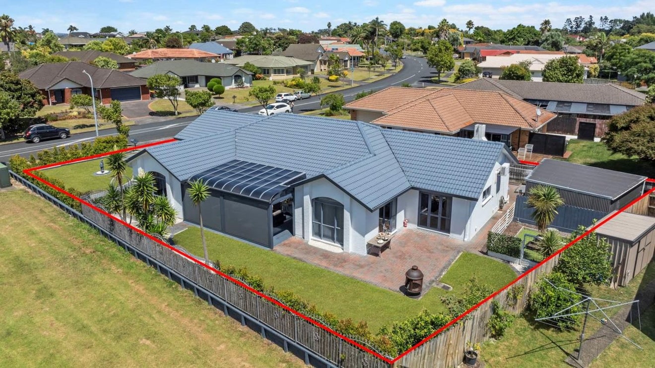 38 Tington Avenue, Wattle Downs, Auckland - Carousel 1