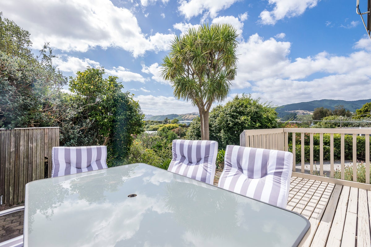 6 Kaka Road, Raumati Beach, Paraparaumu - Carousel 2
