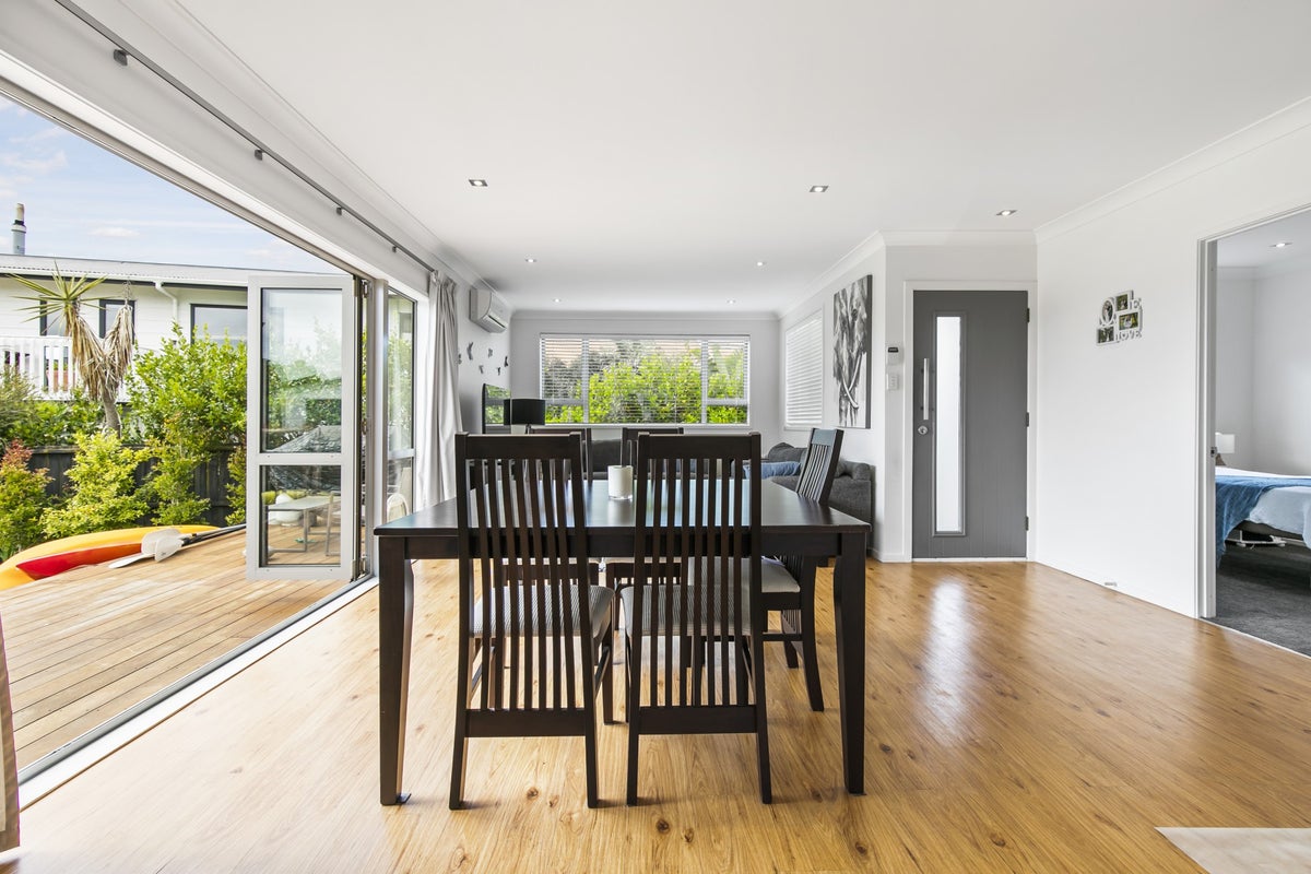 52 Shakespear Road, Army Bay, Whangaparaoa - Carousel 1