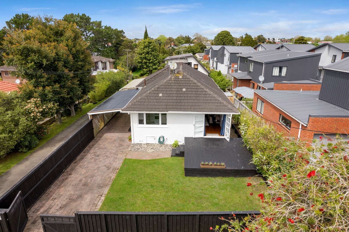 2/12 Miro Street, New Lynn, Auckland - Carousel 2
