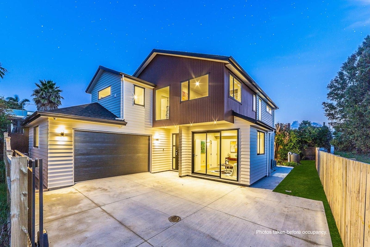 27A Royal View Road, Te Atatu South, Auckland - Carousel 1