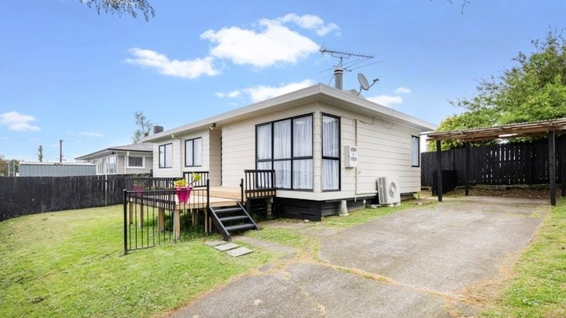 2/23 Mahia Road, Manurewa, Auckland - Carousel 1
