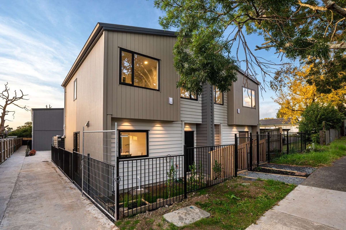 6/36 Edmonton Road, Henderson, Auckland - Carousel 1