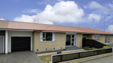 2/2 Tuckers Road, Redwood, Christchurch - Carousel 1