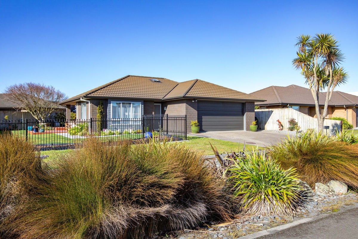 24 Chesham Street, Rototuna North, Hamilton - Carousel 1