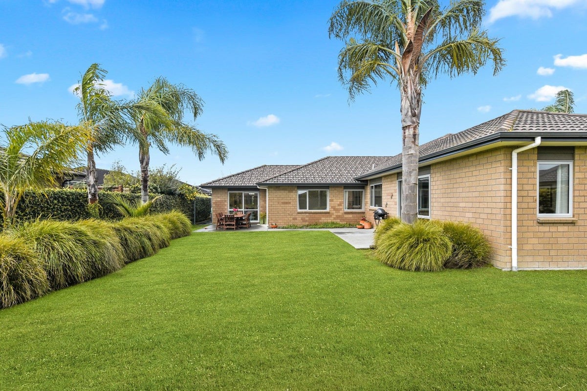 11 Watford Place, Rototuna North, Hamilton - Carousel 2