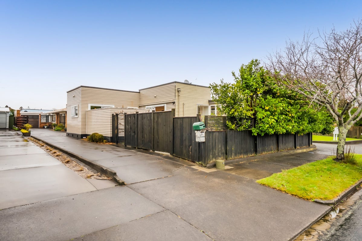 1/6 Cornwall Street, Brooklands, New Plymouth - Carousel 21