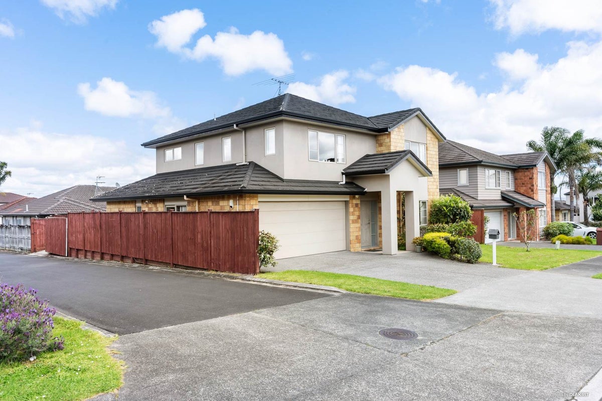 17 Silverwood Drive, Flat Bush, Auckland - Carousel 1