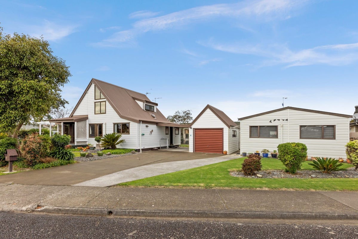 19 Valerie Street, Clive, Clive - Carousel 1