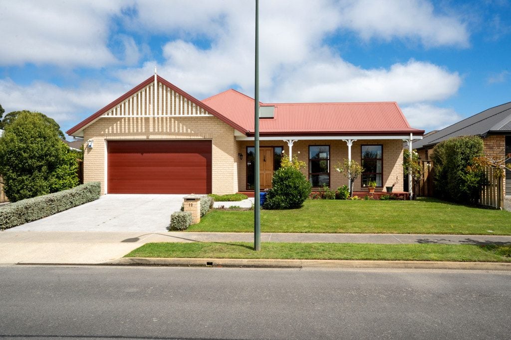 12 Wagner Crescent, Northwood, Christchurch - Carousel 1