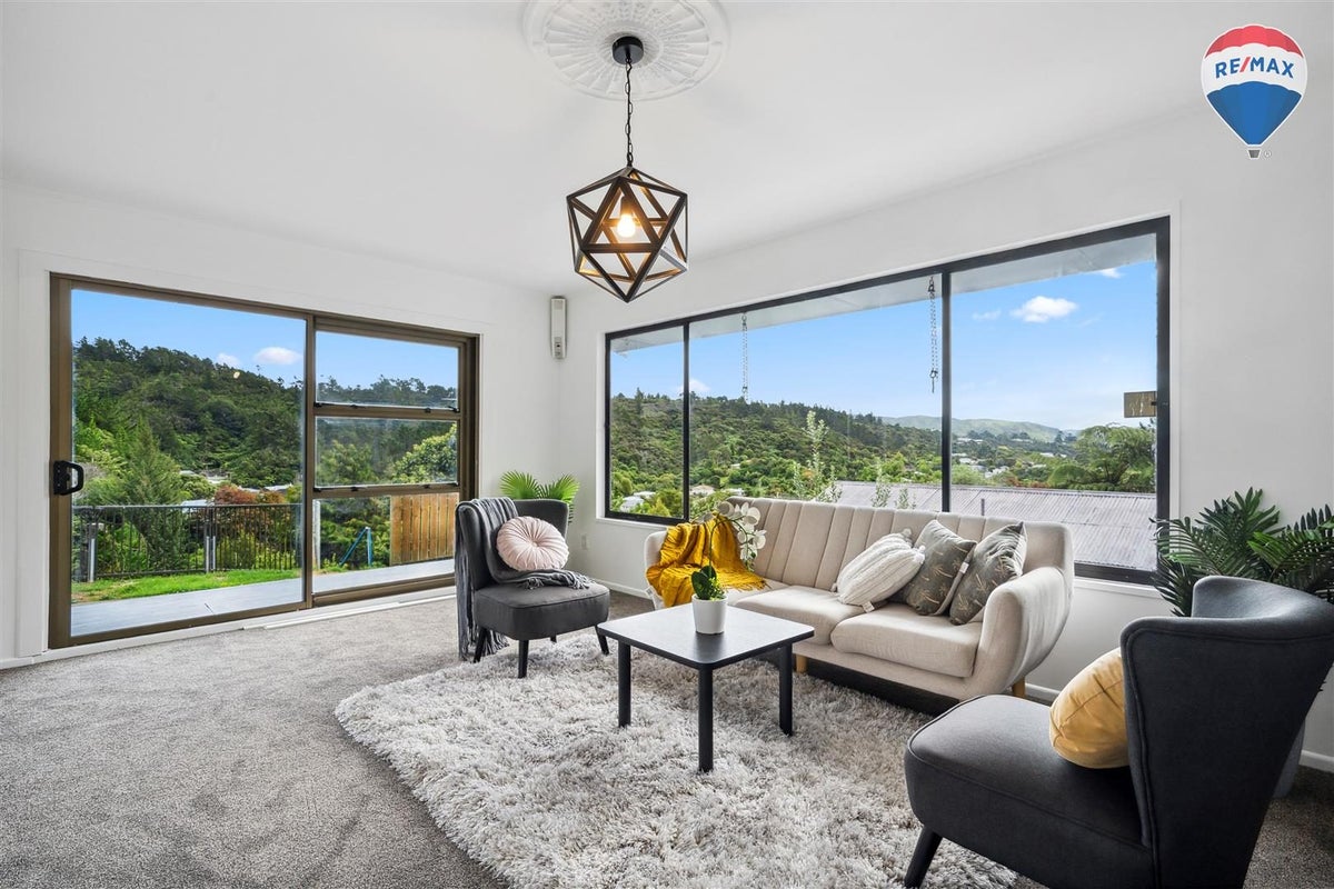35 August Street, Stokes Valley, Lower Hutt - Carousel 1