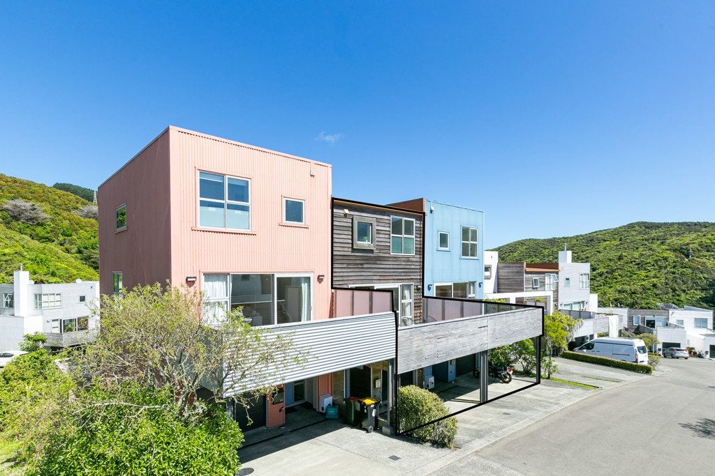 66 Saddleback Grove, Karori, Wellington - Carousel 1