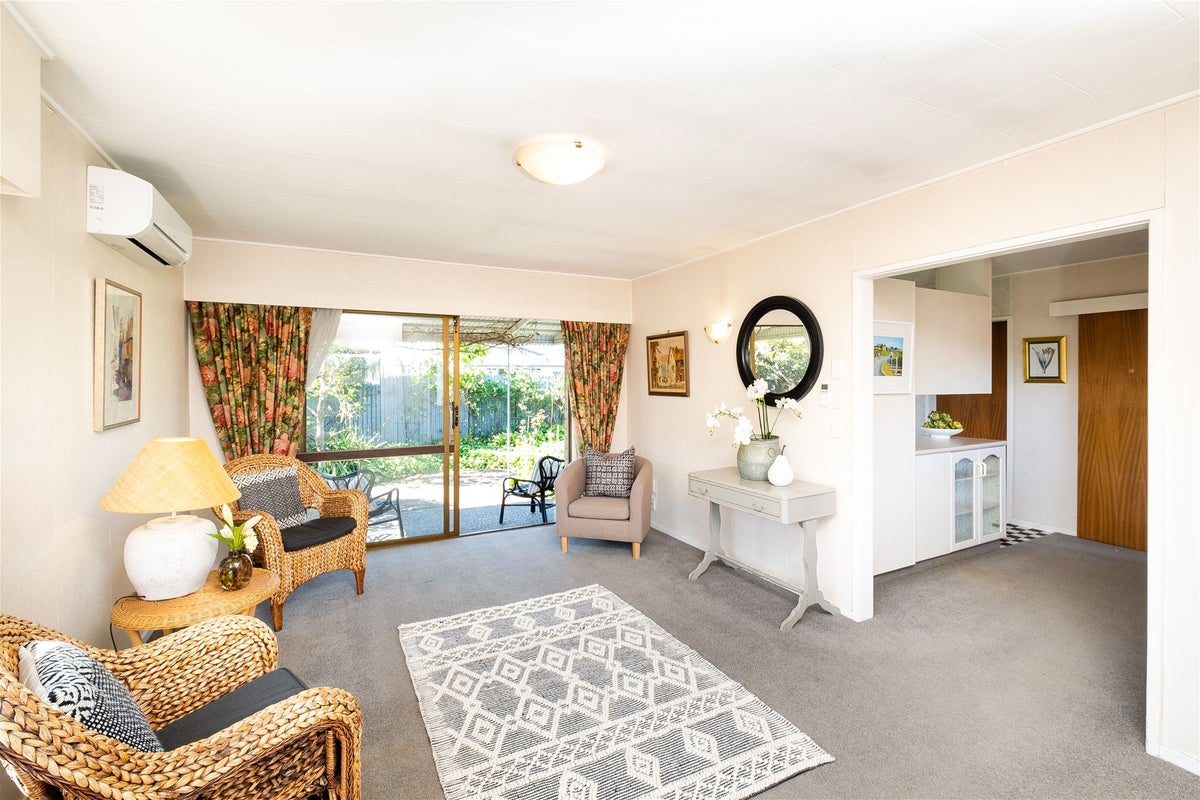 800A Queen Street East, Parkvale, Hastings - Carousel 1