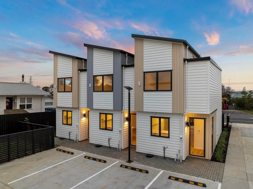 3/101 Botany Road, Botany Downs, Auckland - Carousel 1