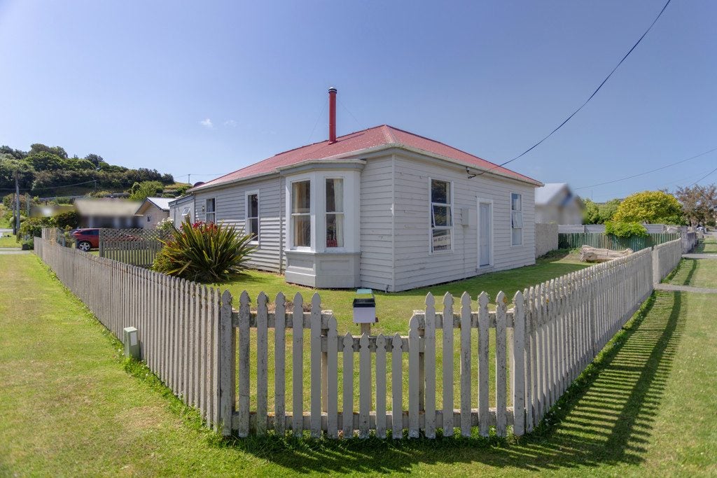 2 Reed Street, Oamaru, Oamaru - Carousel 1