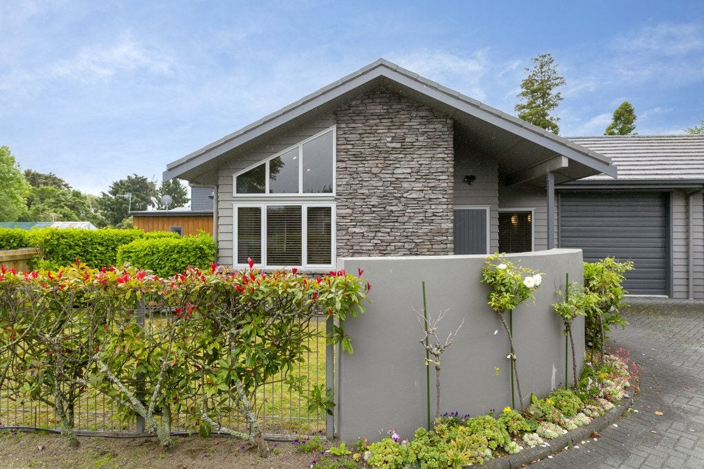 17 Parata Street, Two Mile Bay, Taupo - Carousel 2
