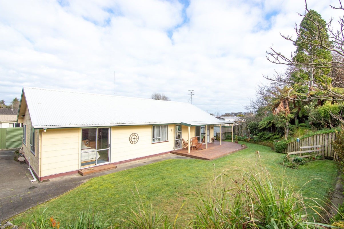2 Paul Place, Awapuni, Palmerston North - Carousel 2