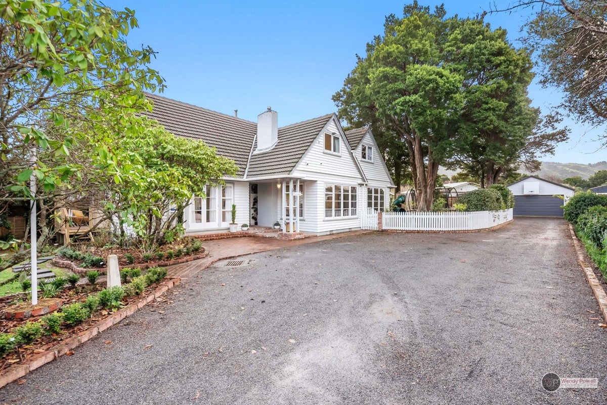1057 Fergusson Drive, Clouston Park, Upper Hutt - Carousel 1