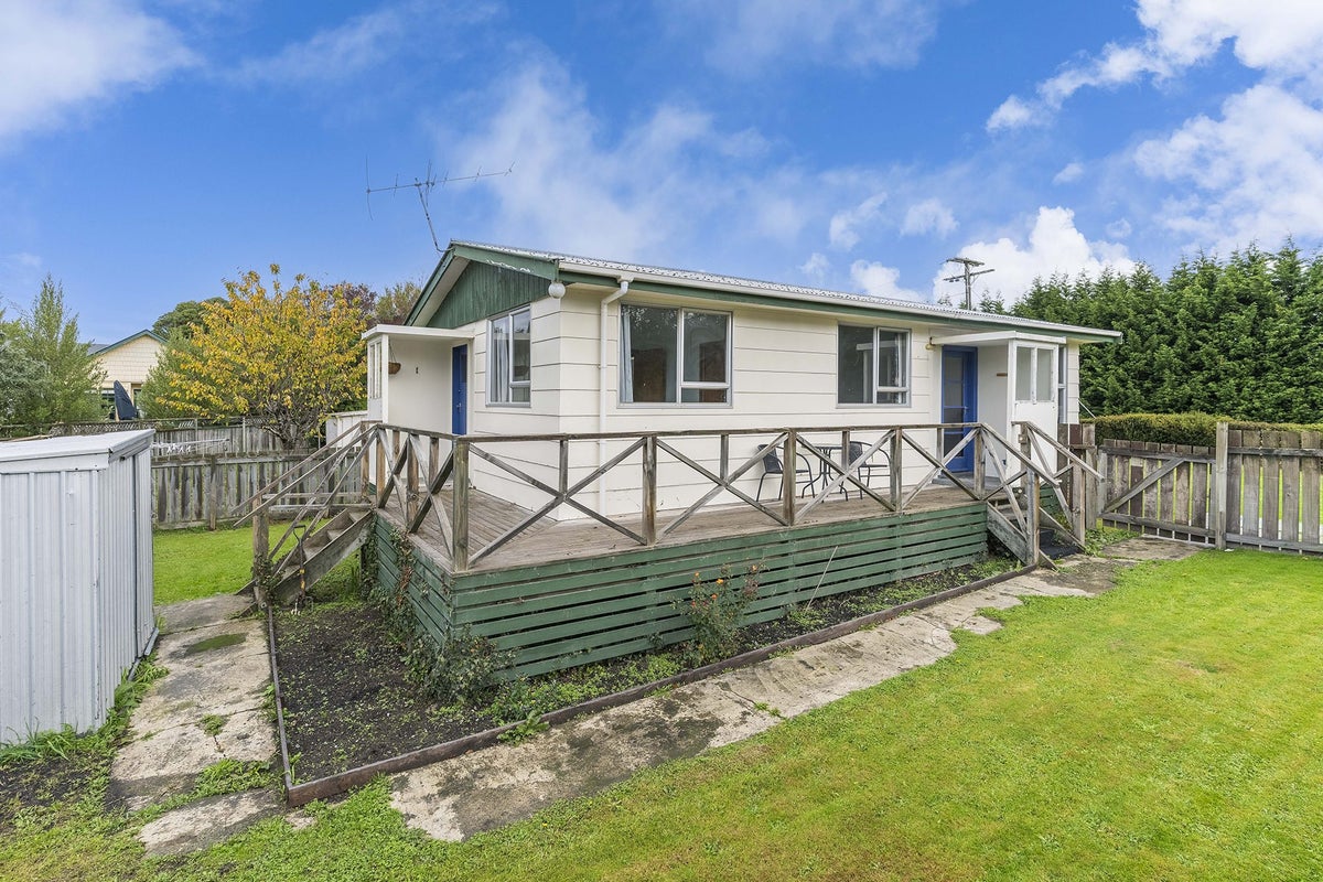 92 Henry street, Waikouaiti, Dunedin - Carousel 1