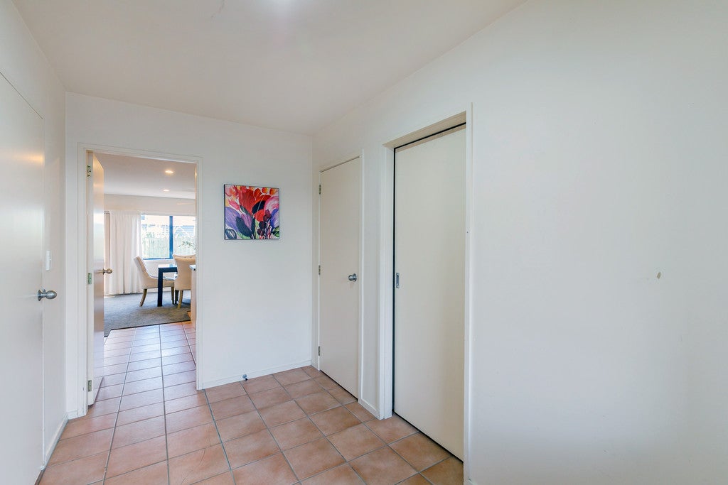 2/70 Fernhill Way, Oteha, Auckland - Carousel 13