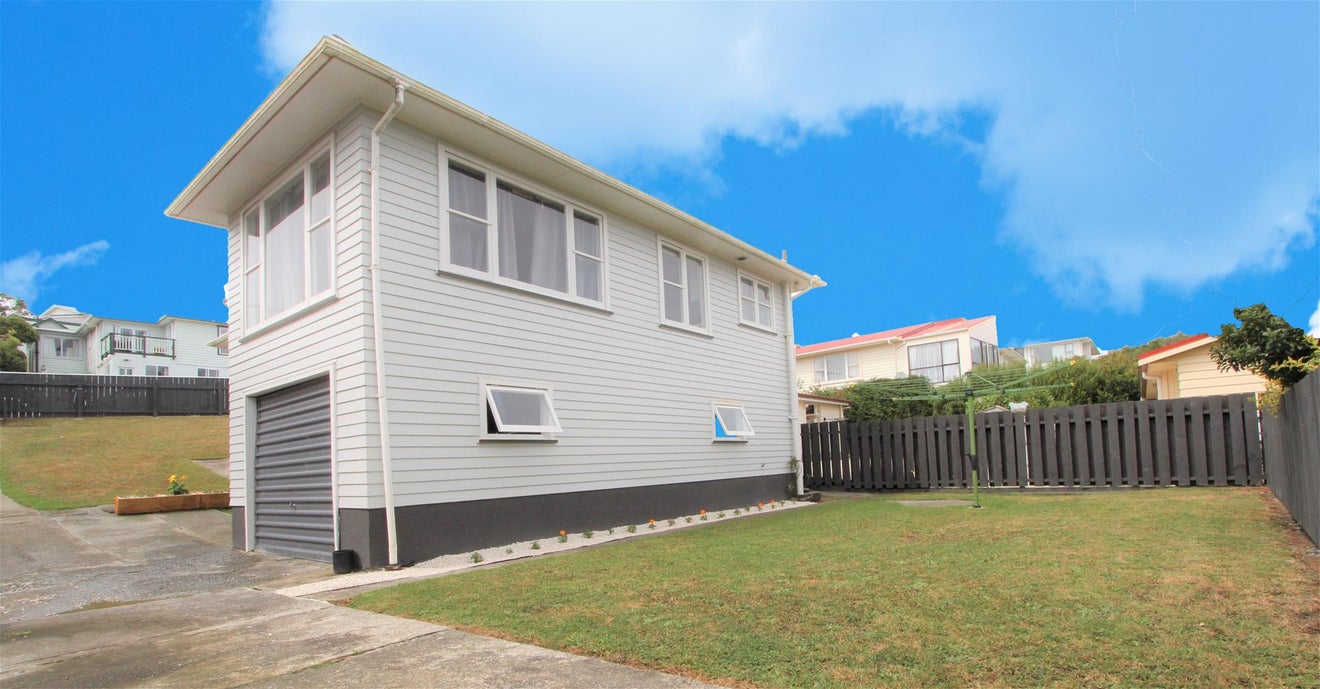 31 Turville Crescent, Newlands, Wellington - Carousel 2