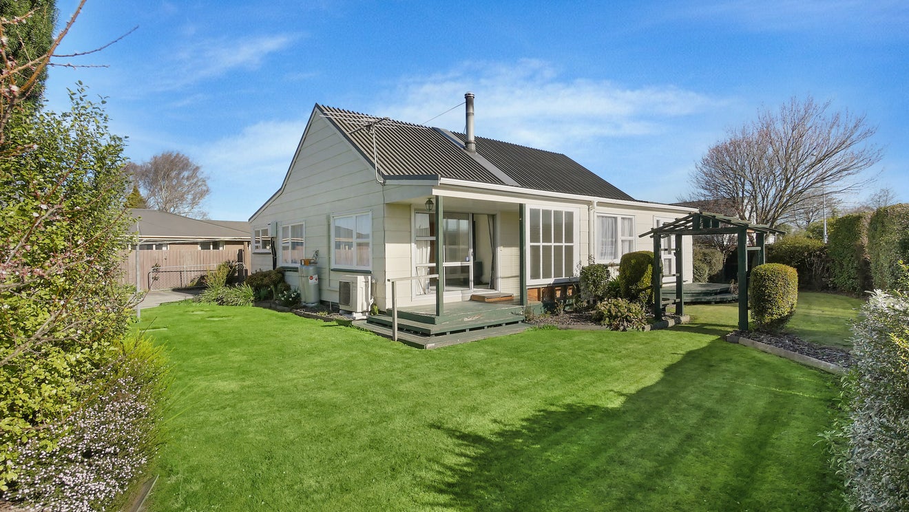 36 Pensacola Crescent, Broomfield, Christchurch - Carousel 1