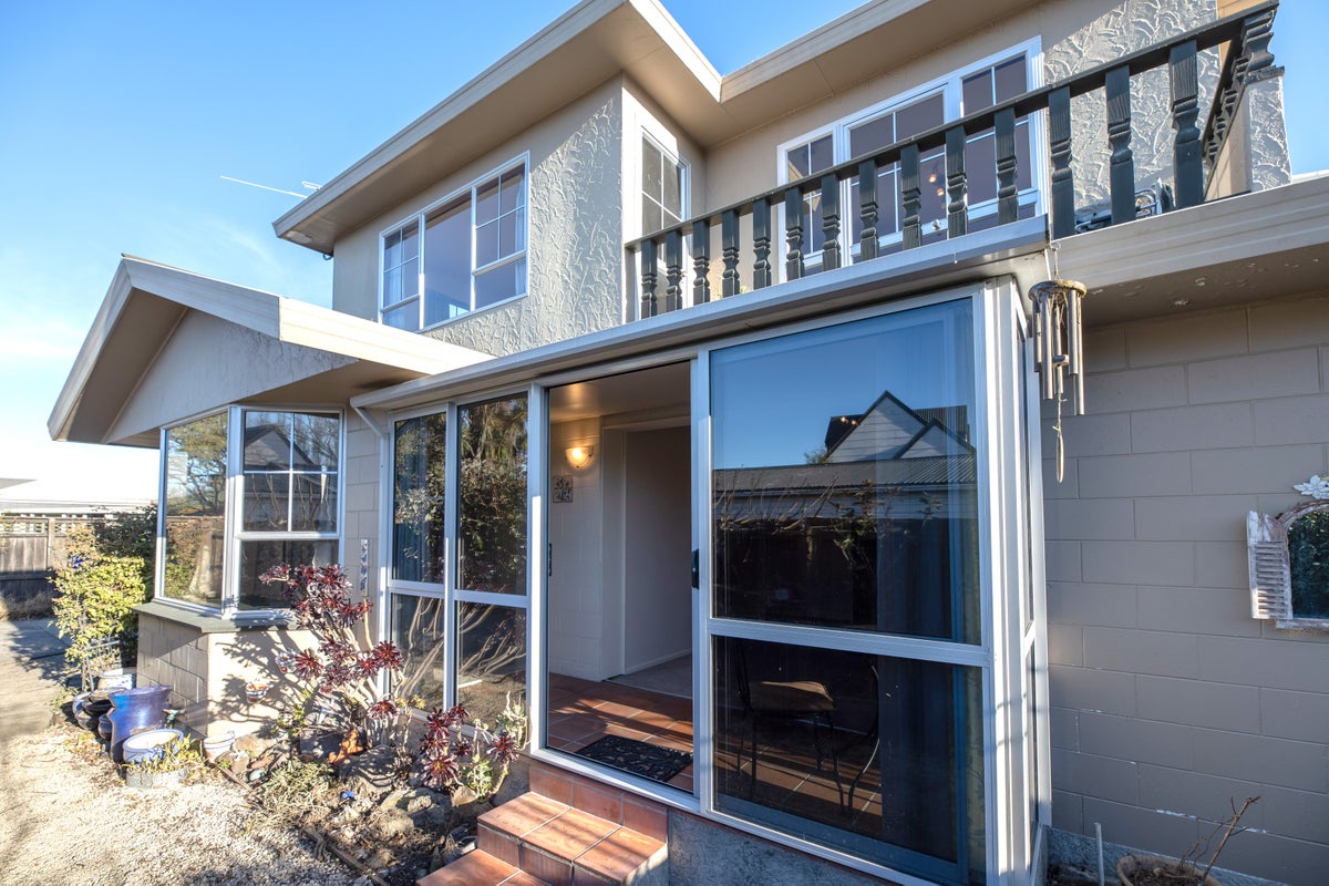 2/5 Frome Place, St Albans, Christchurch - Carousel 2