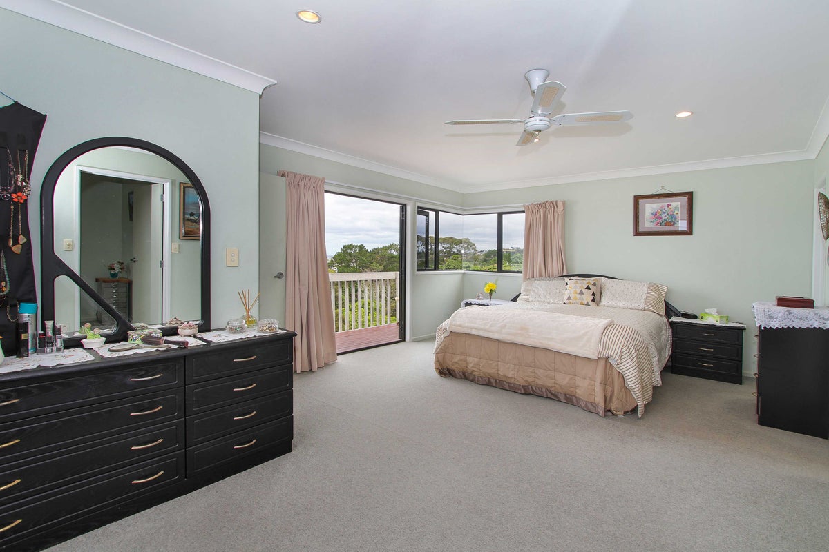 519 Whangaparaoa Road, Stanmore Bay, Whangaparaoa - Carousel 11