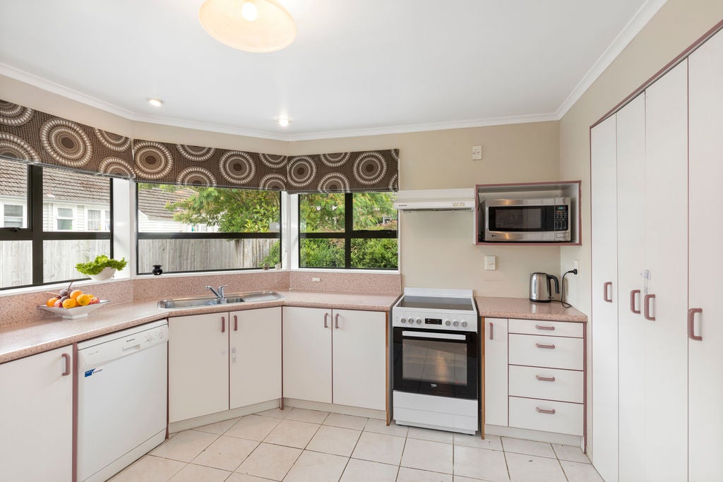 2/291 Naenae Road, Naenae, Lower Hutt - Carousel 2