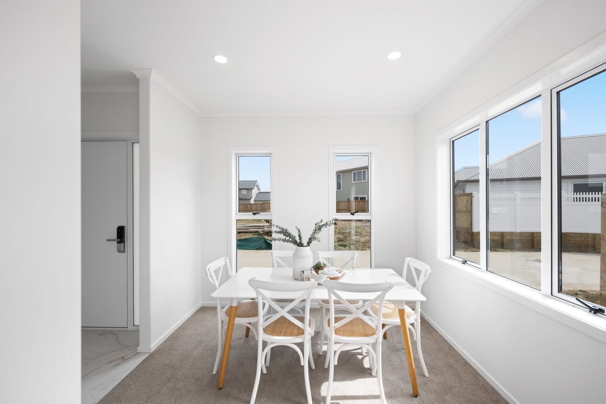 43 McCorquindale Drive, Flagstaff, Hamilton - Carousel 2
