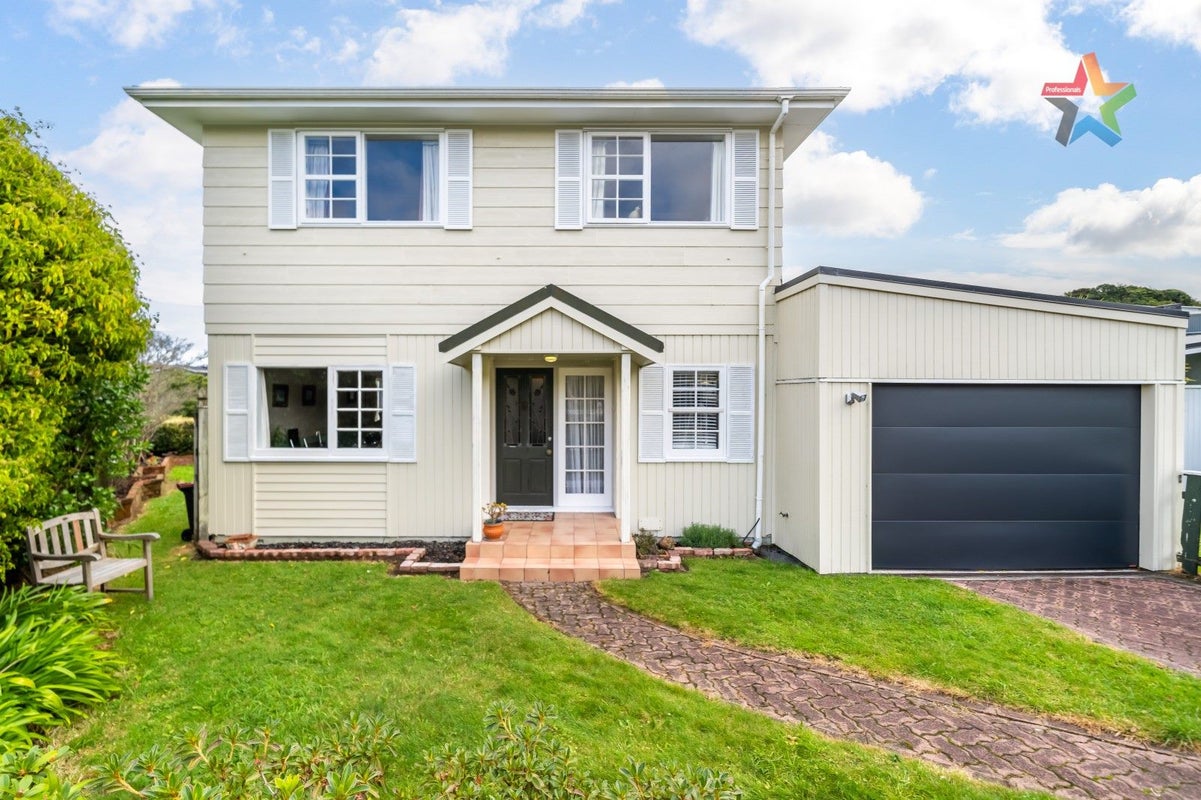 10 Clematis Grove, Maungaraki, Lower Hutt - Carousel 1