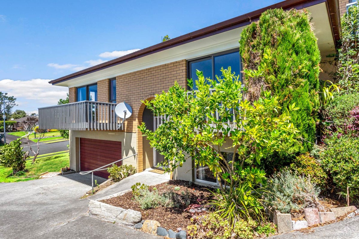 1/131 Stapleford Crescent, Browns Bay, Auckland - Carousel 2