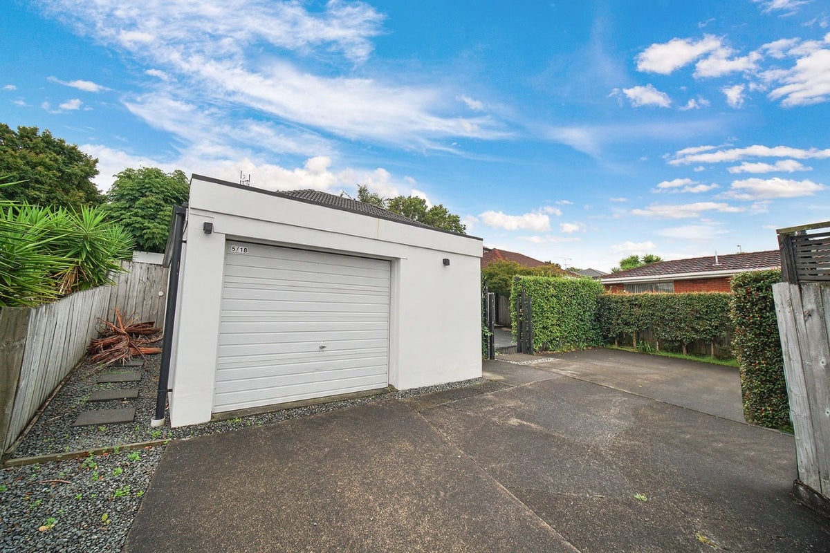 5/18 Arthur Road, Hillpark, Auckland - Carousel 18