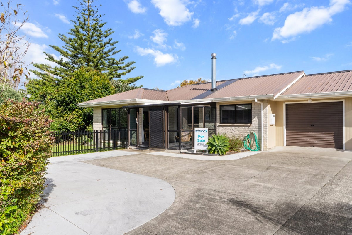 3 Anzac Court, Gisborne, Gisborne - Carousel 1